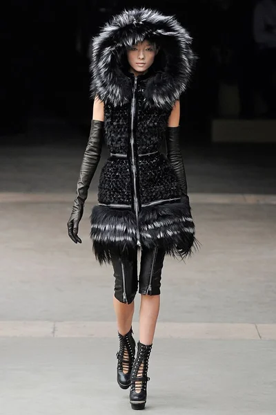 Look 13